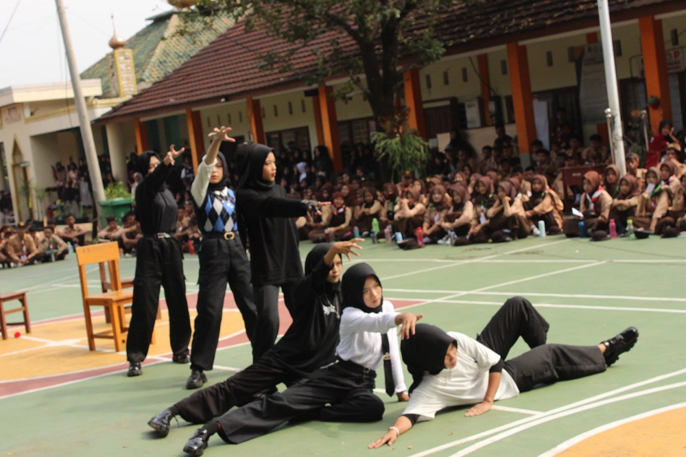 MPLS 2025 Menumbuhkan Karakter, Semangat, dan Kebersamaan di SMAN 1 Pasawahan. MPLS 2025 Menumbuhkan Karakter, Semangat, dan Kebersamaan di SMAN 1 Pasawahan.